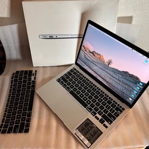 2022 13” Apple MacBook Air w/ M1 Processor - 8-Core - Still Under Warranty!